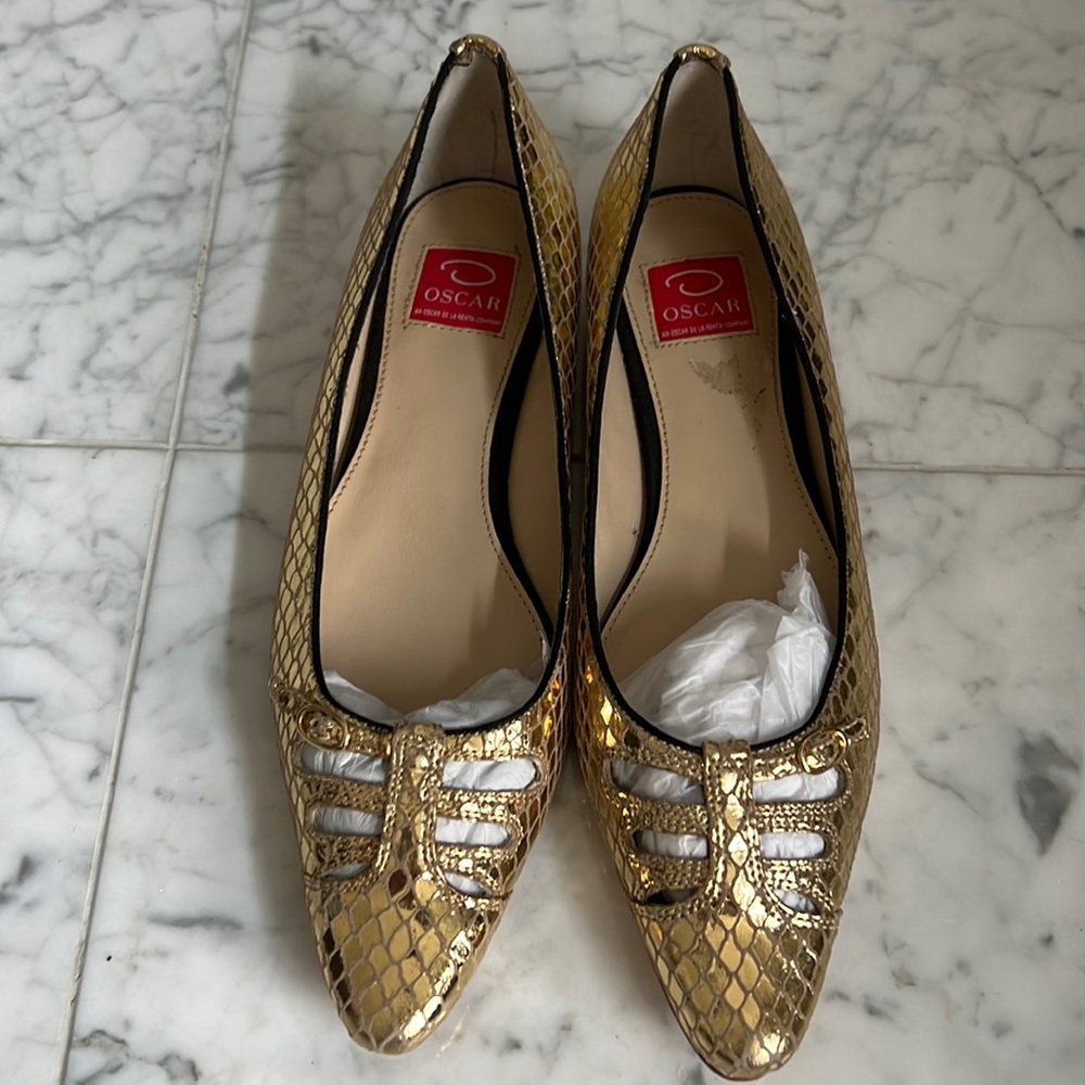 Oscar de la Renta Sandals Gold Snakeskin Flats Size 6 New without tags